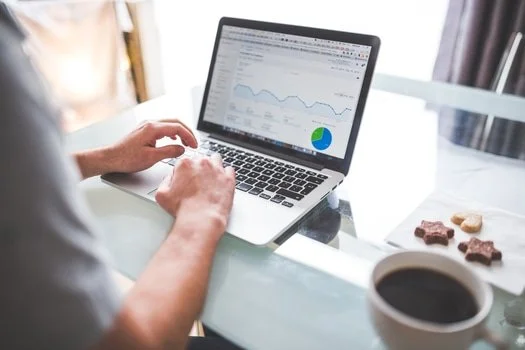 benefícios de contratar um freelancer